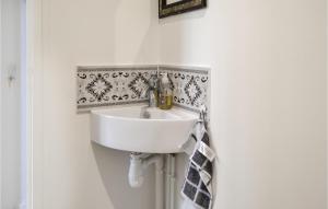 Maisons de vacances Amazing Home In Leognan With Sauna : photos des chambres