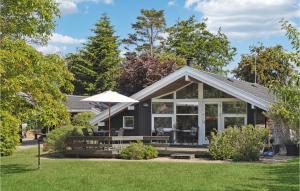 Beach Front Home In Mesinge With Wifi