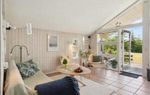 Beach Front Home In Mesinge With Wifi