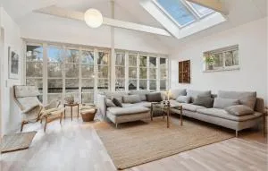 Stunning Home In Allingåbro With Wifi - Allingåbro