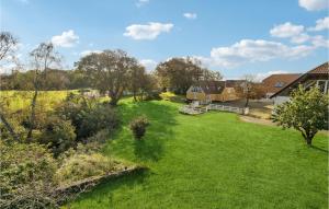 3 Bedroom Cozy Home In Løgstrup