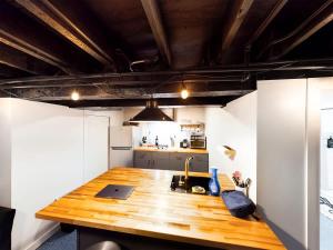 Chi-Town Hideout #B - Near Metra