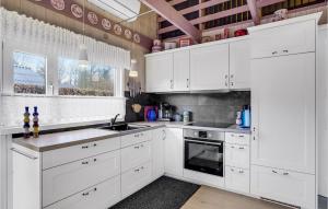 2 Bedroom Nice Home In Hemmet