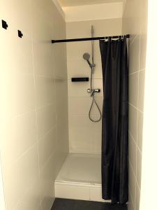 D10 I shared bathrooms&kitchen