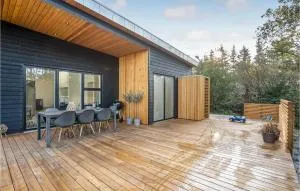 4 Bedroom Gorgeous Home In Esbjerg V - Sjælborg