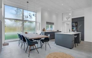 4 Bedroom Gorgeous Home In Esbjerg V