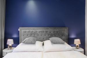 Luxurious flat 160m2 in center, 3 bedrooms, AC, garden, parking