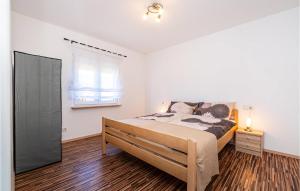 Beautiful Apartment In Karin Gornji