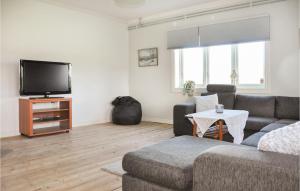 Stunning Home In Klässbol With Kitchen