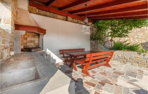 1 Bedroom Amazing Apartment In Secovlje