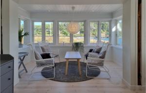 Lovely Home In Stillingsön With Wifi