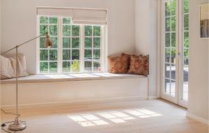 5 Bedroom Lovely Home In Hornbæk