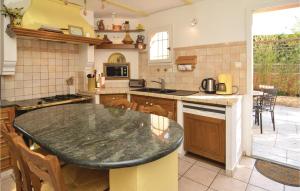 Maisons de vacances Amazing Home In St-Privat-Des-Vieux : photos des chambres