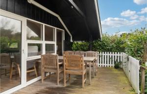 3 Bedroom Beautiful Home In Samsø