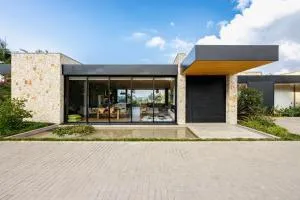 Villa al lado de la represa de Guatapé con jacuzzi y cancha de tennis privada - Peñol