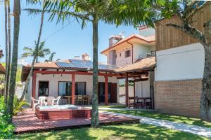 Casa Beira mar, com Jacuzzi no centro de Bombinhas