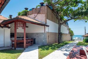 Casa Beira mar, com Jacuzzi no centro de Bombinhas