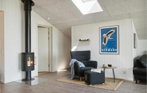 Cozy Home In Blåvand With Kitchen