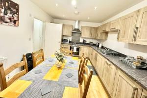 Unique Stays Modern Evergreen House in Ashford Kent