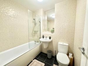 Unique Stays Modern Evergreen House in Ashford Kent