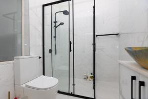 Glenelg North Modern Studio, QBed,Wifi