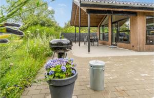 Beautiful Home In Rømø With Kitchen