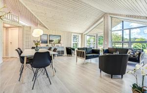 Beautiful Home In Rømø With Kitchen