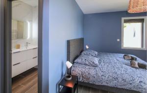 Maisons de vacances Gorgeous Home In Cleon D'andran : photos des chambres