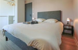 Maisons de vacances Gorgeous Home In Cleon D'andran : photos des chambres