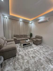 شقه مفروشه 2 قريبه من المطار