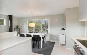 Gorgeous Home In Fårvang With Wifi