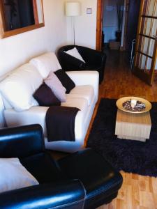 THE RESTING LION - Gourock Town Center Holiday Home Apartment