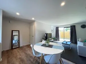 Peaceful 2Bed2Bath With Parking Close To Colombo St - 基督城