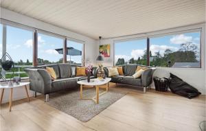 Three-Bedroom Holiday Home In Hejls