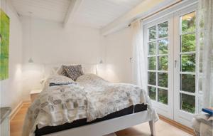 3 Bedroom Nice Home In Hundested