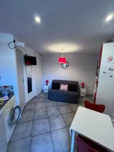 pTIT HUGO - 圣内克泰尔