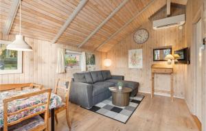 Nice Home In Hovborg With Wifi