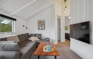 Amazing Home In Tarm With Wifi