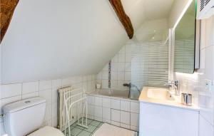 Maisons de vacances 3 Bedroom Gorgeous Home In Creysse : photos des chambres