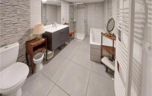 Maisons de vacances Awesome Home In Margerie-Chantagret : Maison de Vacances 4 Chambres