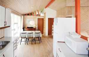 Three-Bedroom Holiday Home In Glesborg