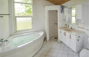 Three-Bedroom Holiday Home In Glesborg