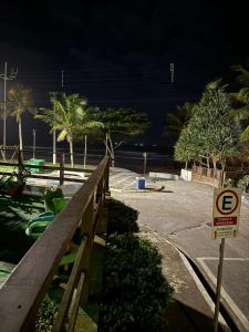 Quarto lateral da beira mar - tombo - guarujá