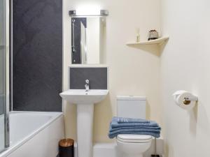 Three Dorchester Drive - Uk32039