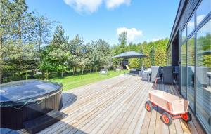 Amazing Home In Væggerløse With Wifi