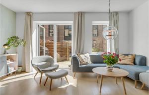 4 Bedroom Cozy Home In København S