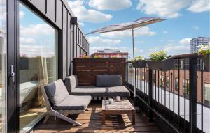 4 Bedroom Cozy Home In København S