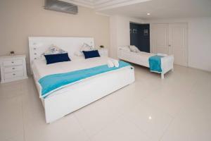 Casa Solarium, Aldaba Selection