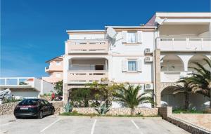 Pet Friendly Apartment In Vidalici With Kitchen 