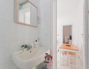 Casa Bianca bnb,Big Terrace,10 min Airport Beaches